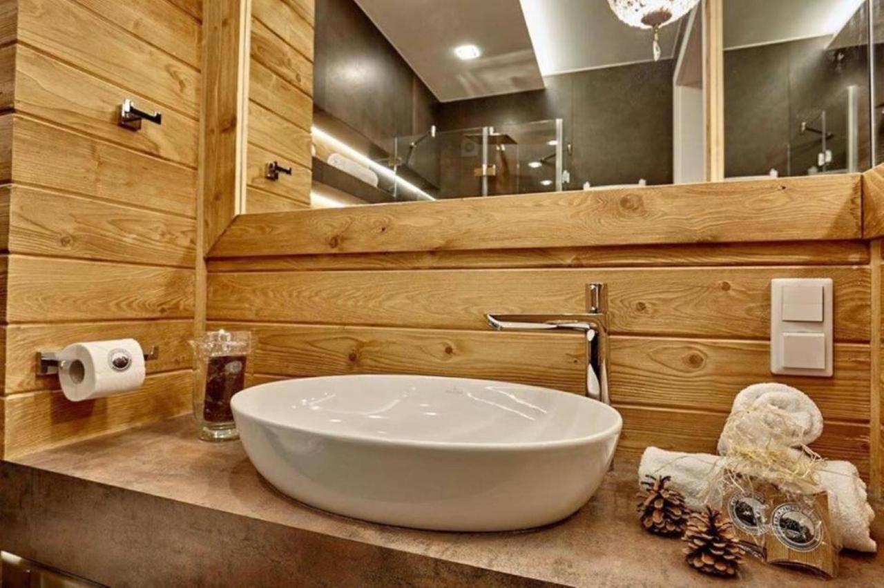 Apartamenty Pod Giewontem Gawra - Piekny Apartament Z Tarasem, Sauna I Jacuzzi W Cenie Pobytu - 5 Min Pieszo Do Krupowek Zakopane Luaran gambar